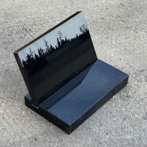 Hauaplaat koos graniidist alusega | Mahla 64, Männikul, Tallinnas