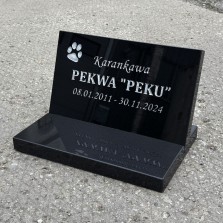 Hauaplaat koos graniidist alusega | Mahla 64, Männikul, Tallinnas