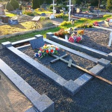 Graniidist hauapiire - Hauapiirded | Hauakivid | Hauaplaadid - Hauakivi Salong OÜ